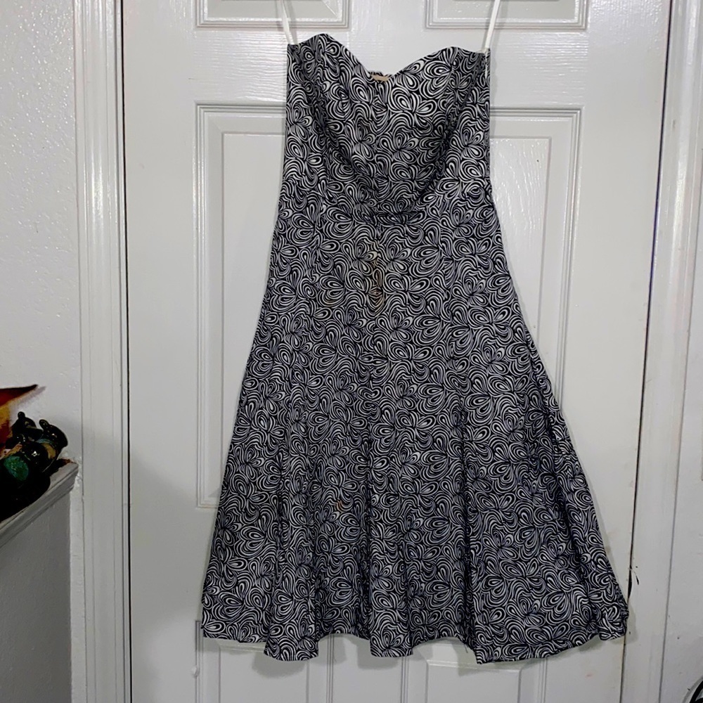 White House Black Market Strapless Black and White Dress Size 0